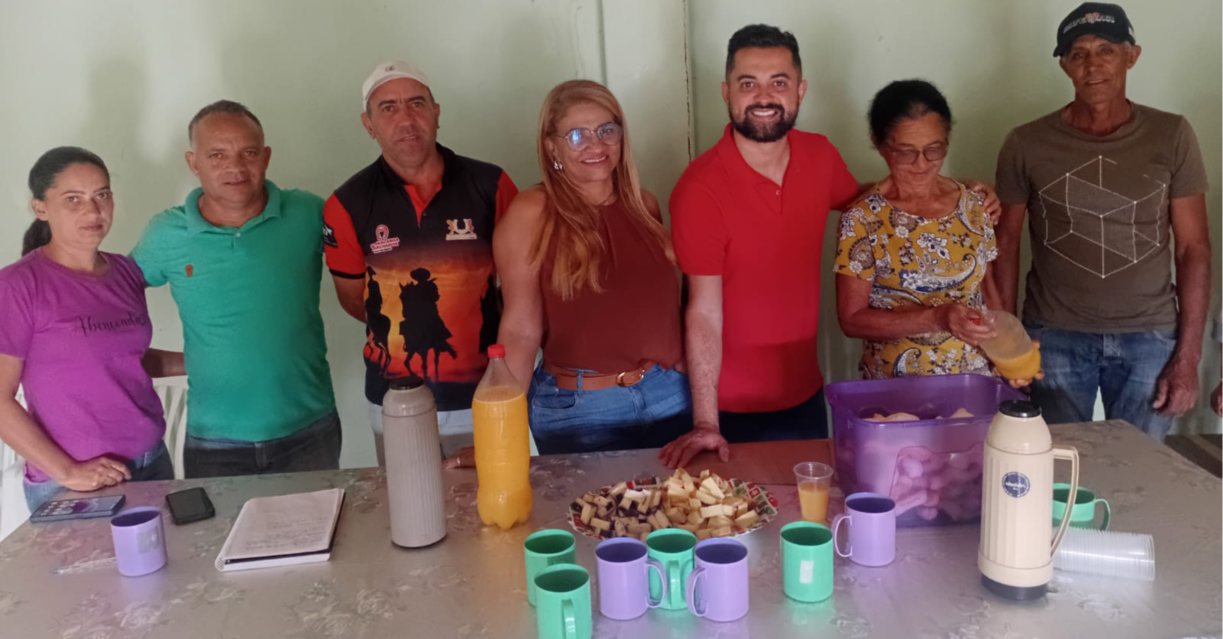 📸 Registro da reunião realizada na Associação do Gentio, reunindo moradores e representantes do Legislativo Municipal em um momento de diálogo e participação comunitária.