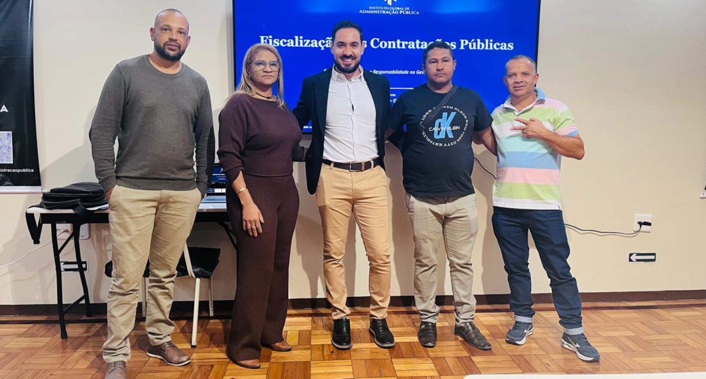 📸 Registro dos vereadores durante a capacitação voltada ao aperfeiçoamento da fiscalização das contratações públicas e ao fortalecimento da gestão pública municipal.