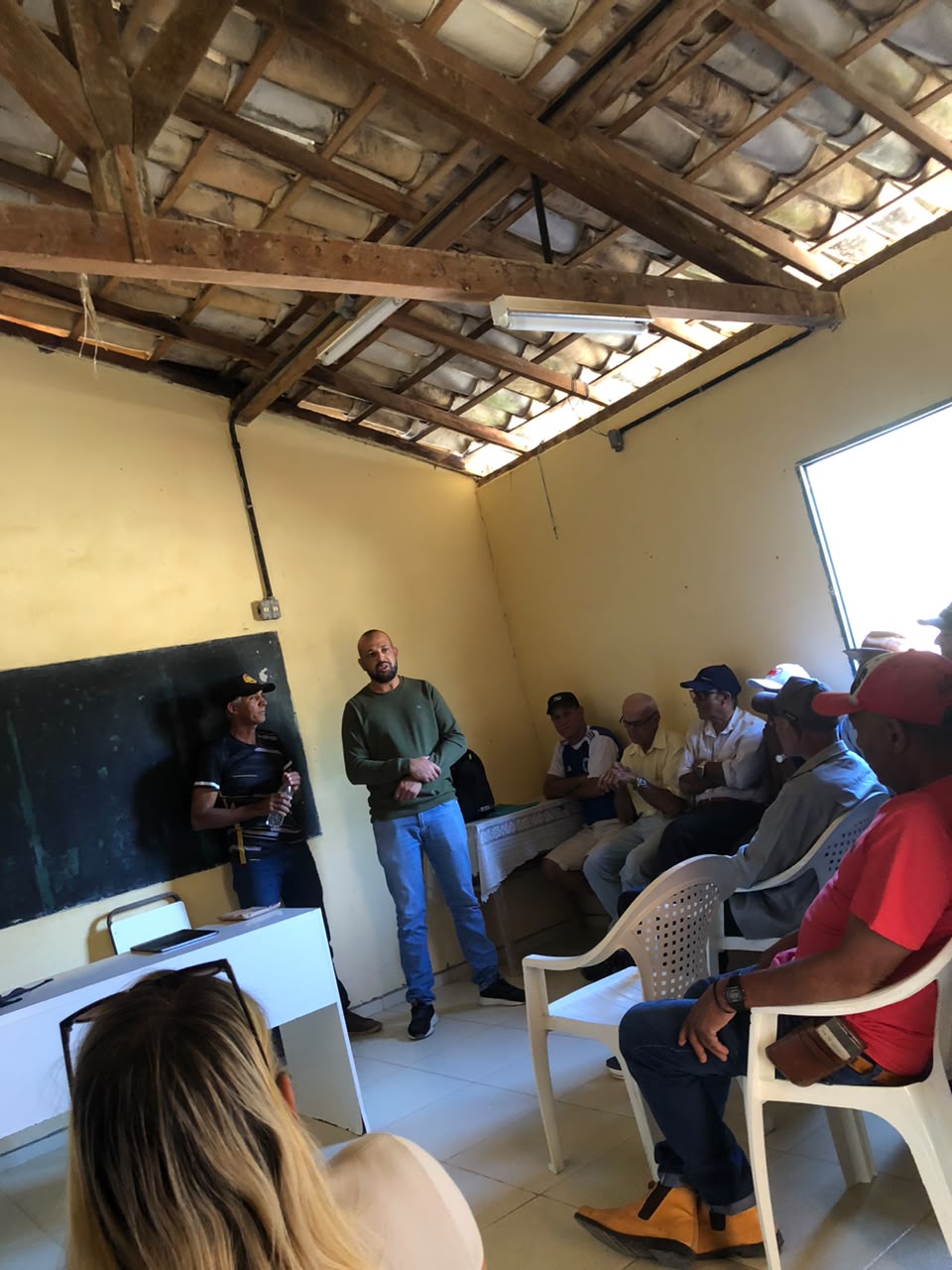 Vereador Ronilson visita Associação da Comunidade de Itaberaba e participa de reunião com moradores